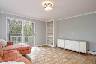 241 Maple Rd in Easton, CT - Building Photo - Building Photo