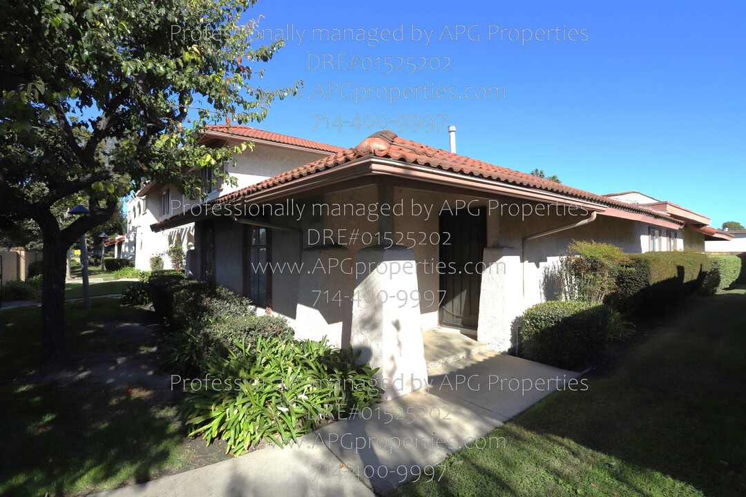 11422 Brookhurst St in Garden Grove, CA - Building Photo