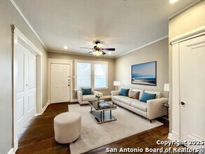 411 E Courtland Pl in San Antonio, TX - Building Photo - Building Photo