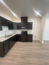 1608 W 5th St in Caldwell, TX - Foto de edificio - Building Photo