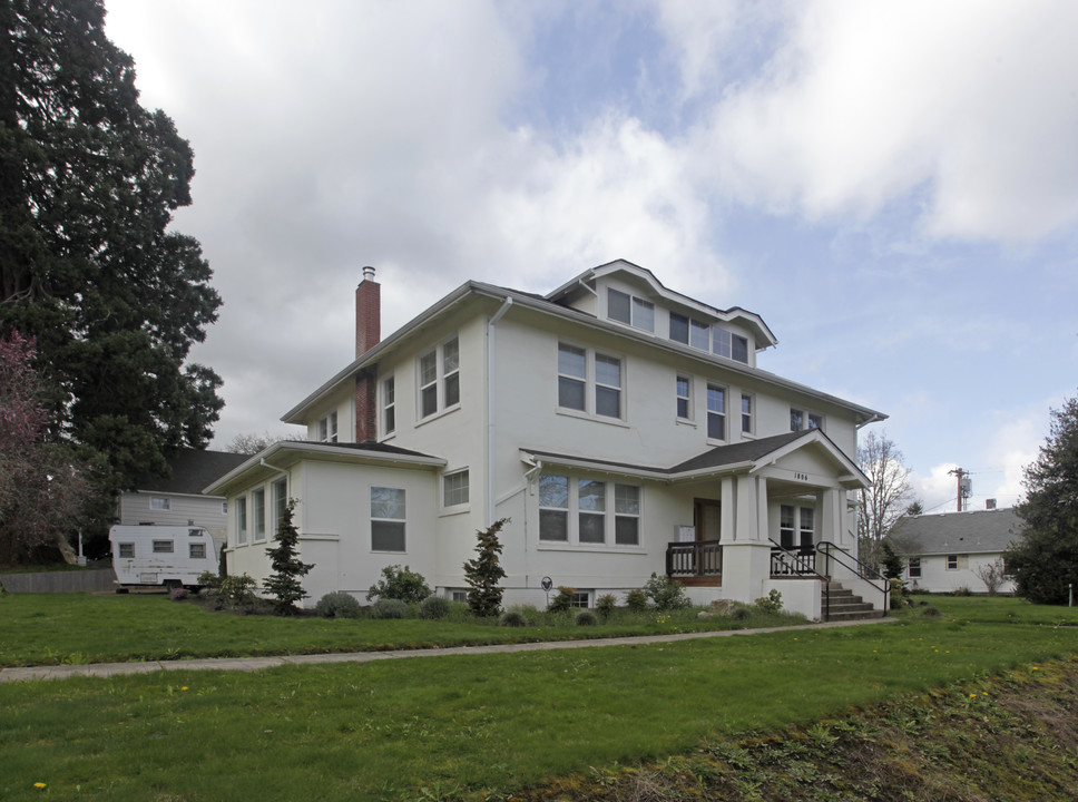 1806 Elm St in Forest Grove, OR - Foto de edificio