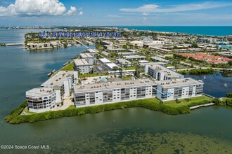 3611 S Banana River Blvd in Cocoa Beach, FL - Foto de edificio - Building Photo