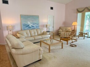 6231 SE Ames Way in Hobe Sound, FL - Building Photo - Building Photo