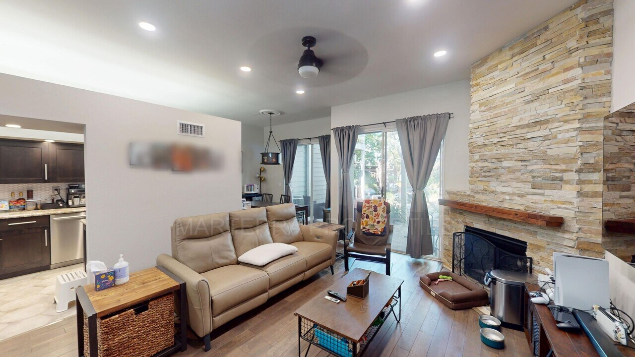 808 Wesleyan Bay in Costa Mesa, CA - Building Photo