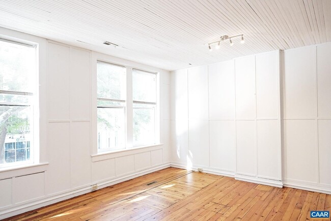 313 E Main St in Charlottesville, VA - Building Photo - Building Photo