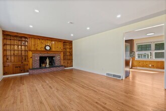 67 Hicock Dr in Southbury, CT - Building Photo - Building Photo