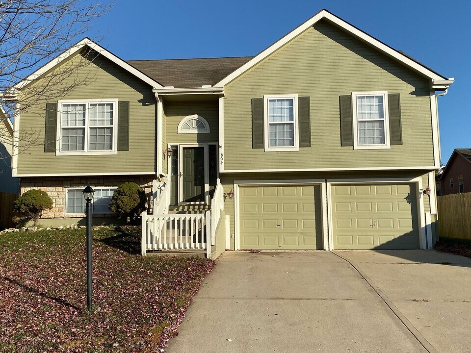 804 Tanglewood St in Leavenworth, KS - Building Photo
