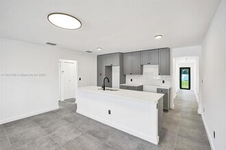 2255 NE 173rd St in North Miami Beach, FL - Building Photo - Building Photo