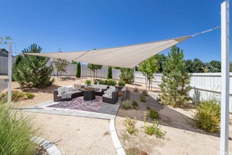 724 W Pleasant Oak Trl in Reno, NV - Building Photo - Building Photo