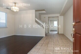 803 Twin Oaks Dr in Tracy, CA - Building Photo - Building Photo