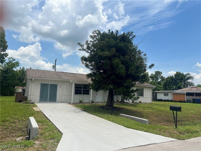 908 Gerald Ave in Lehigh Acres, FL - Building Photo - Building Photo
