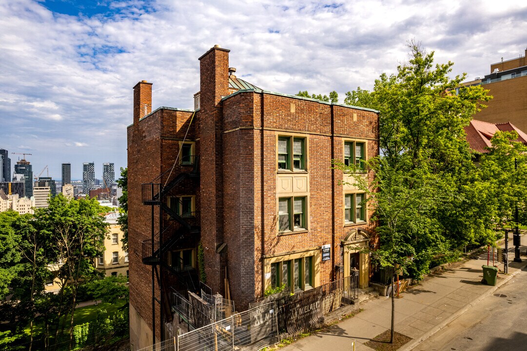 1300 des Pins O in Montréal, QC - Building Photo