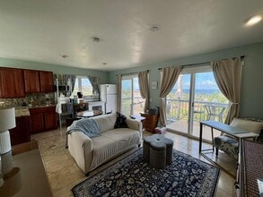 777 Kolani Pl, Unit Ocean View private studio in Wailuku, HI - Building Photo - Building Photo