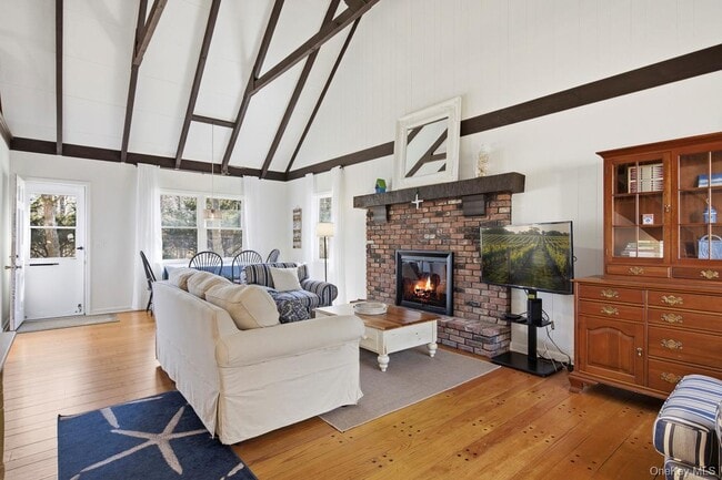 3 Foster Ave in Hampton Bays, NY - Building Photo - Building Photo