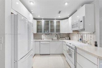 6261 Bay Club Dr, Unit 2 in Fort Lauderdale, FL - Building Photo - Building Photo