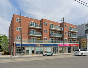 936-944 Kingston Rd in Toronto, ON - Building Photo - Building Photo