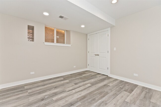 5849 N Virginia Ave-Unit -G in Chicago, IL - Building Photo - Building Photo