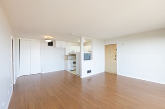 96 Crestline in San Francisco, CA - Foto de edificio - Building Photo