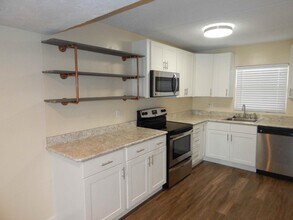 416 N Grandview Ave in Daytona Beach, FL - Foto de edificio - Building Photo