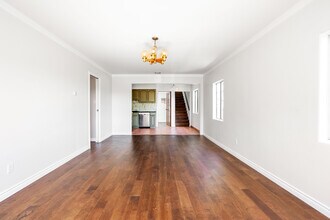 5129 Chester St in Los Angeles, CA - Foto de edificio - Building Photo