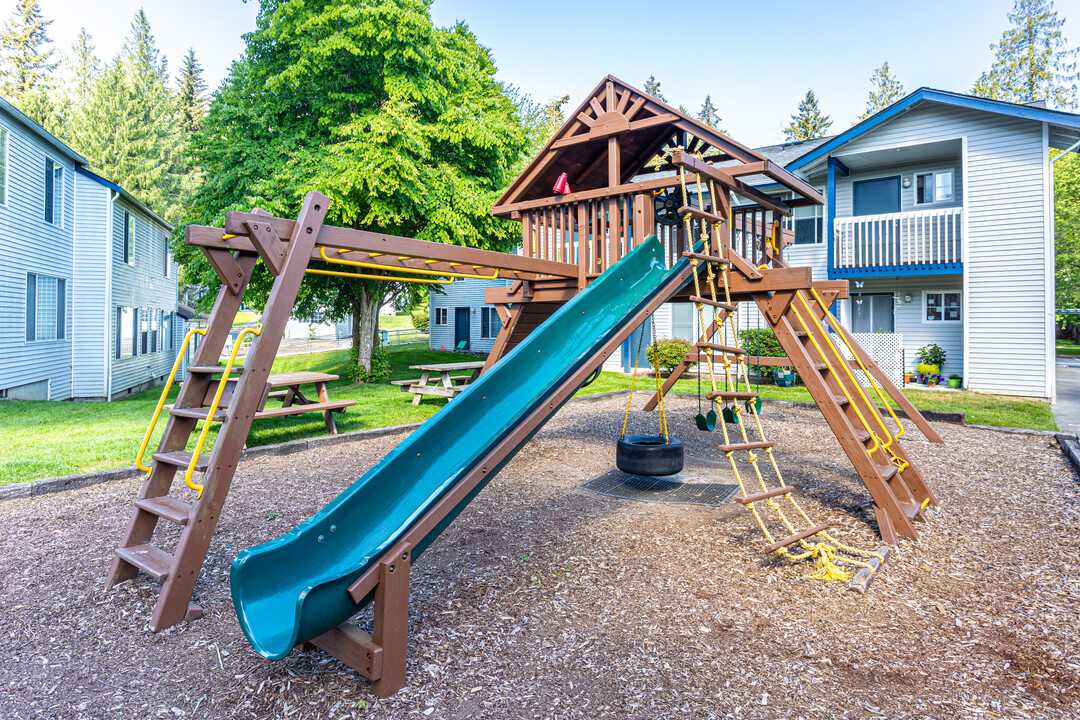 Winton Woods in Poulsbo, WA - Foto de edificio