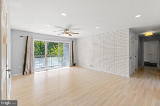 81 Willow Ct in Hamilton Township, NJ - Building Photo - Building Photo