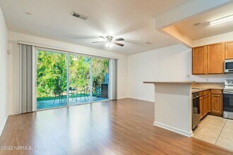 5737 Parkstone Crossing Dr in Jacksonville, FL - Building Photo - Building Photo