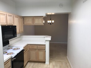 684 Sutton Crest Trail in Agoura Hills, CA - Building Photo - Building Photo