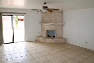 11220 Pony Soldier Ave in El Paso, TX - Foto de edificio - Building Photo