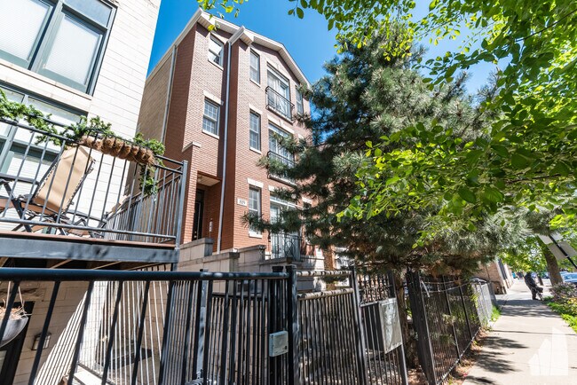 property at 819 N Wood St