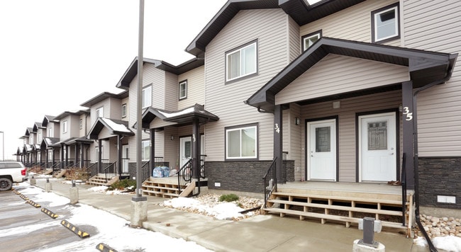 Carriage Homes in Spruce Grove, AB - Building Photo - Building Photo