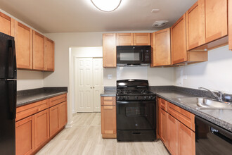 Oak Hill Apartments in Silver Spring, MD - Building Photo - Interior Photo