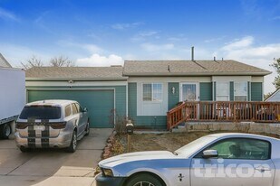 1676 N Genoa St in Aurora, CO - Building Photo