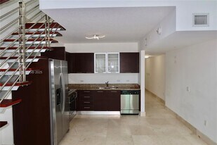 41 SE 5th St, Unit 1611 in Miami, FL - Building Photo
