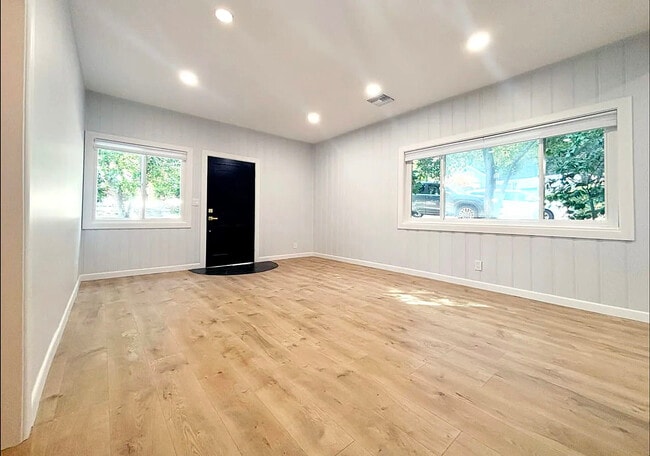 9739 Pinewood Ave in Tujunga, CA - Building Photo - Building Photo