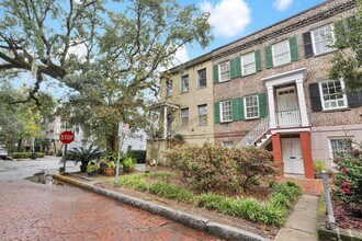 130 W Jones St in Savannah, GA - Building Photo - Building Photo
