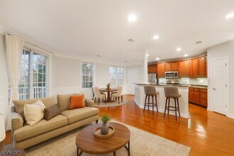 265 Victoria Dr in Bridgewater, NJ - Building Photo - Building Photo