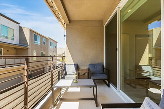 20610 Green Ash Ln in Winnetka, CA - Building Photo - Building Photo