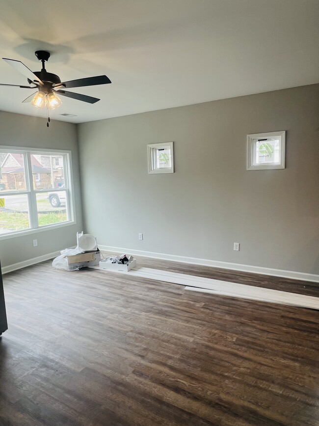 103 Portland Blvd in Portland, TN - Foto de edificio - Building Photo