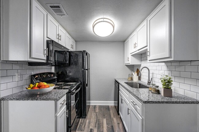 Lucia Apartments in Dallas, TX - Building Photo - Building Photo