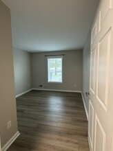 8 Russell Dr, Unit 1 in Stillwater, NY - Foto de edificio - Building Photo
