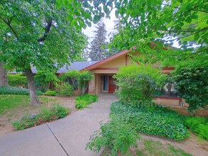 6690 N Feland Ave in Fresno, CA - Building Photo - Building Photo