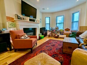 925 E Broadway, Unit 925 East Broadway in Boston, MA - Building Photo - Building Photo