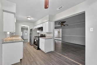 10517 Castlerock Dr in Dallas, TX - Building Photo - Building Photo