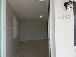 3533 SW 89th Ct in Miami, FL - Building Photo - Building Photo