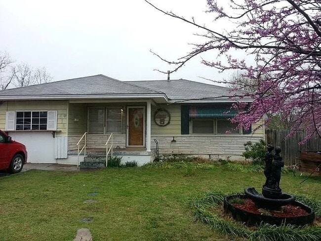 property at 614 N G St