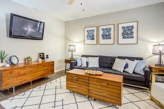 The Hub at Baton Rouge in Baton Rouge, LA - Building Photo - Building Photo