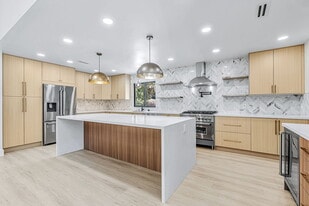 160 Vía Del Sol in Walnut Creek, CA - Building Photo