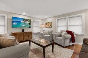 29 Versailles Ave in Portsmouth, NH - Building Photo