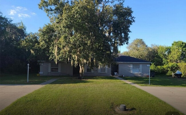 property at 3241 Courtney Dr